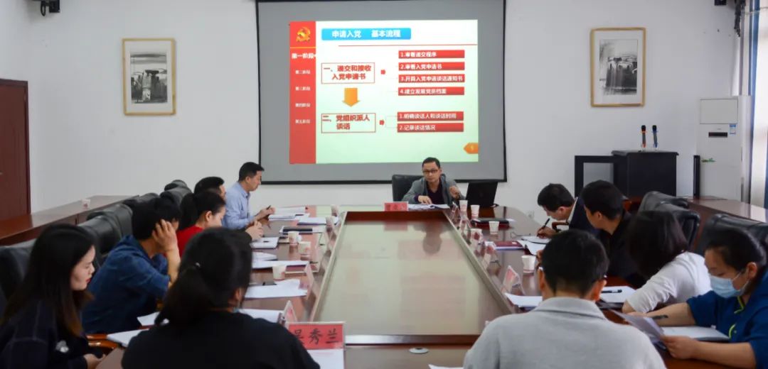 县中等职业学校党委理论学习中心组2022年第2次集中学习会暨党务工作专题培训会召开