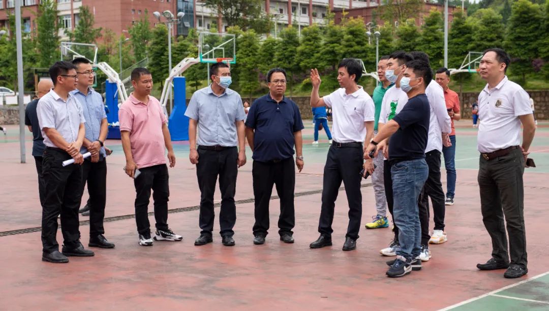 东莞市服装服饰行业企业家来校考察