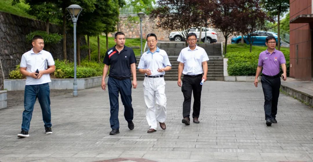聂衡杰深入松桃中等职业学校调研