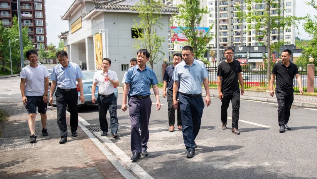 兰显亮深入松桃中等职业学校调研