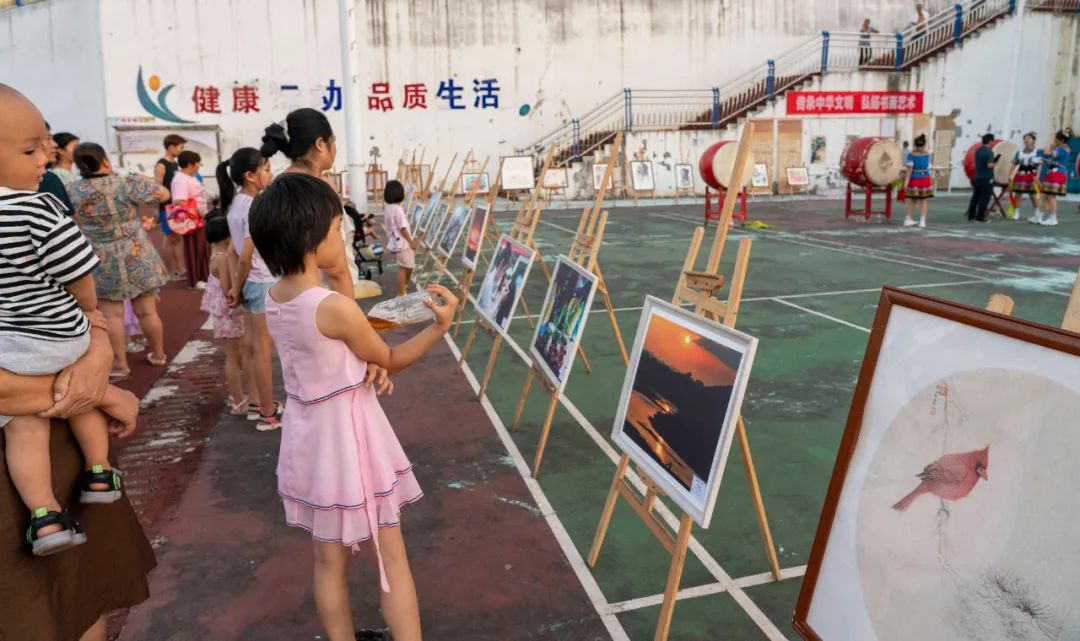 县教育局组织参加2022年贵州省社区教育摄影、书画大赛选拔赛，我校开展文化艺术进社区系列活动