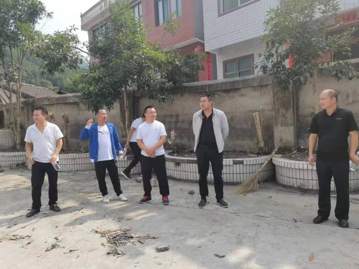 县中等职业学校党委班子赴联系村（社区）开展调研指导工作