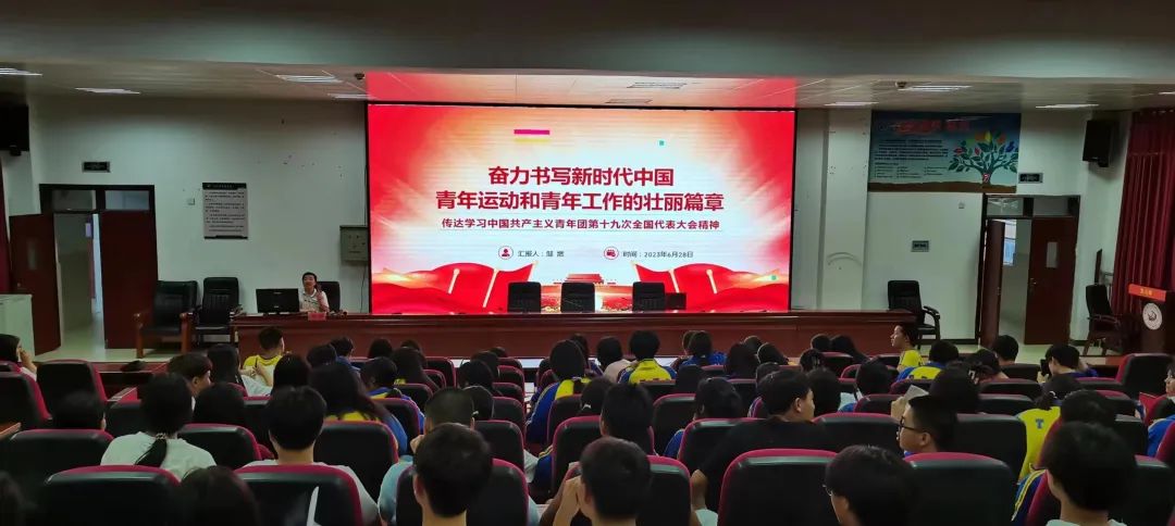 邹燃同志上思政课
