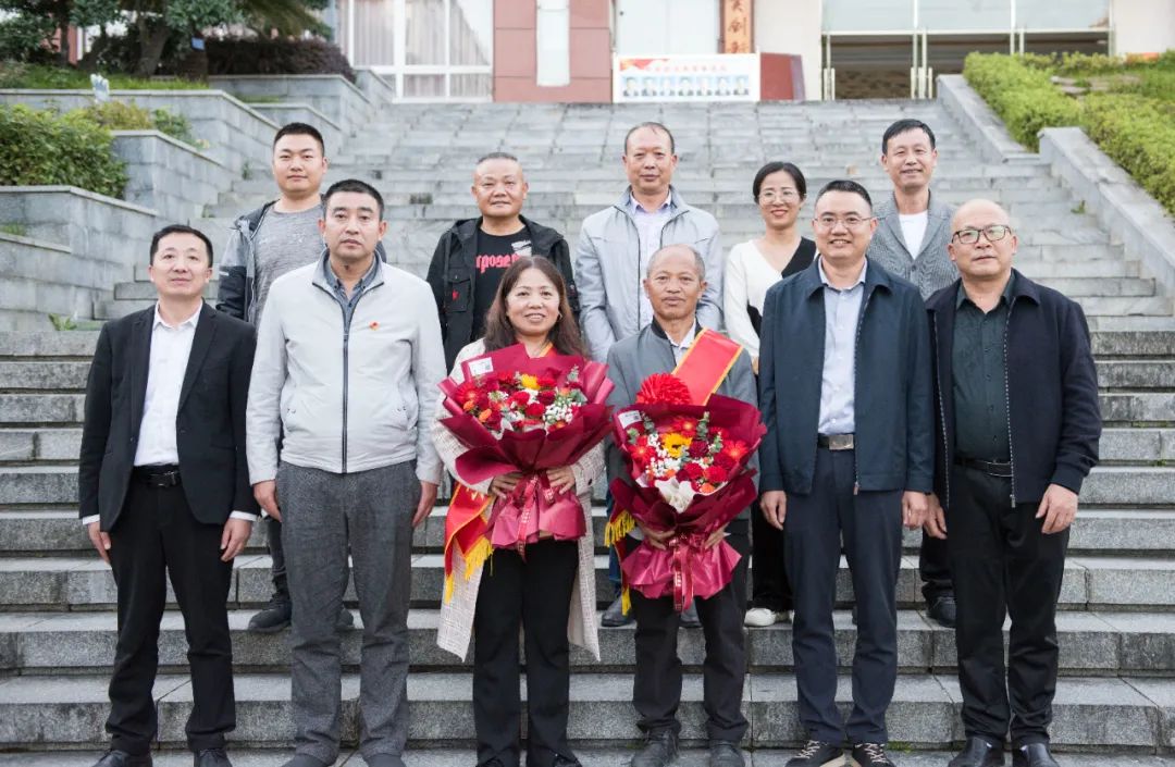县中等职业学校举行吴仙花、龙建和、余虹云“荣誉退休”仪式