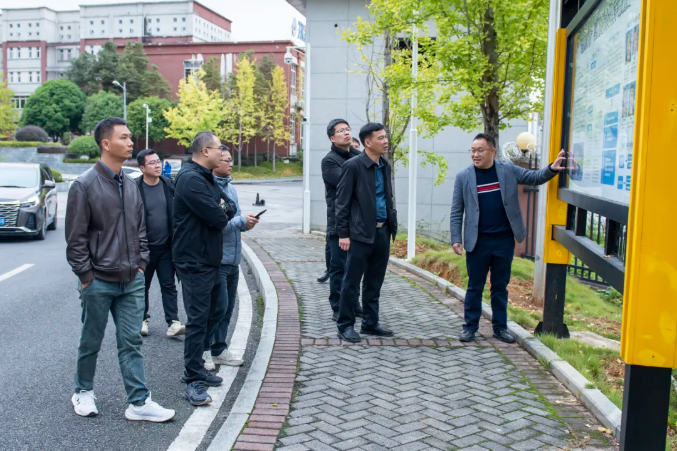 【粤黔协作·莞爱铜行】东莞市赴松桃职校实地考察“组团式”教育帮扶