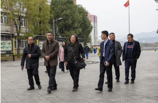 王晓红一行到校调研指导“组团式”帮扶工作