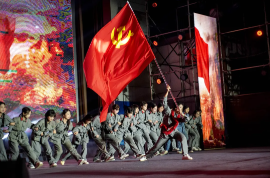 松桃职校成功举办纪念“一二·九”运动90周年文艺晚会