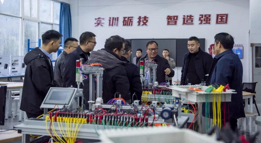 市级专家组赴松桃职校开展新增专业现场评审