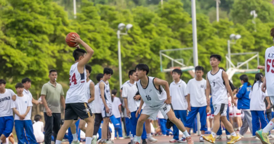 第二十五届学生篮球运动会激情开幕
